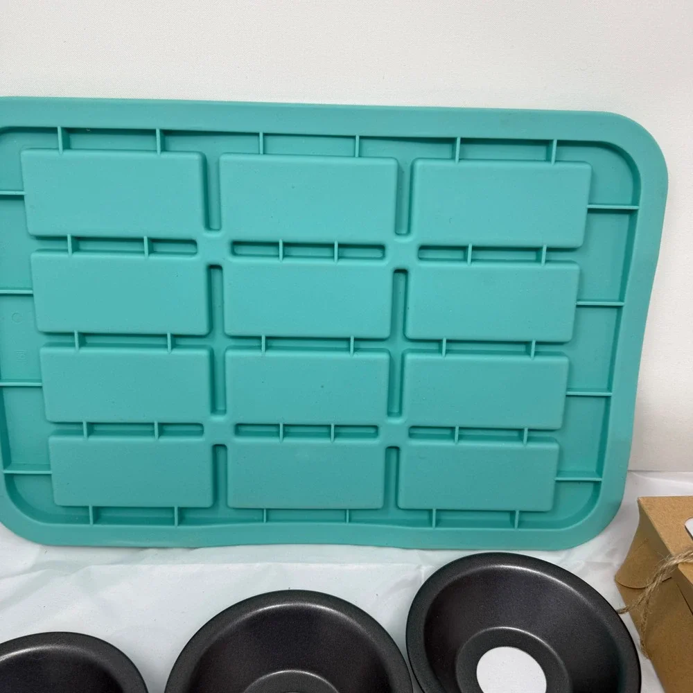 Pampered Chef Silicone snack maker tart Tins and Gift Box Set 100026